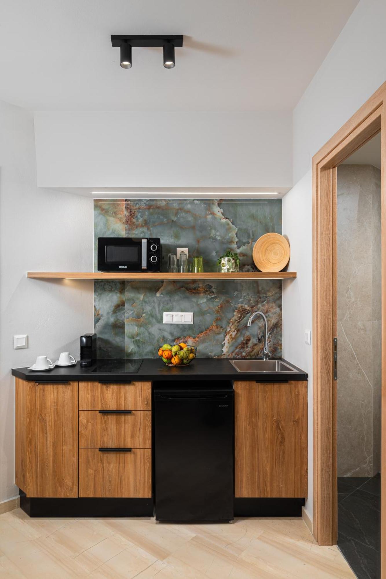 Makas Suites Херсонисос Екстериор снимка