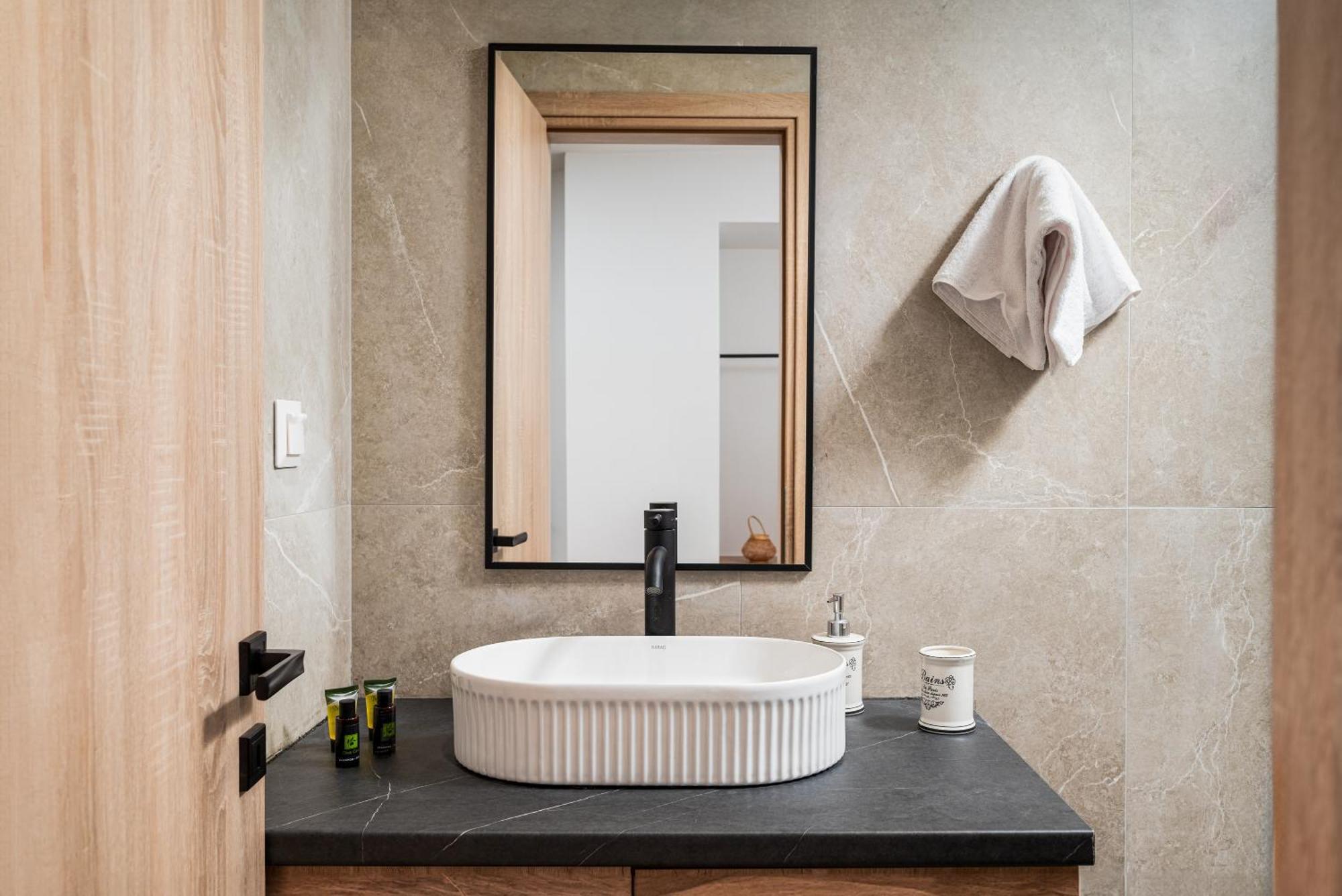 Makas Suites Херсонисос Екстериор снимка