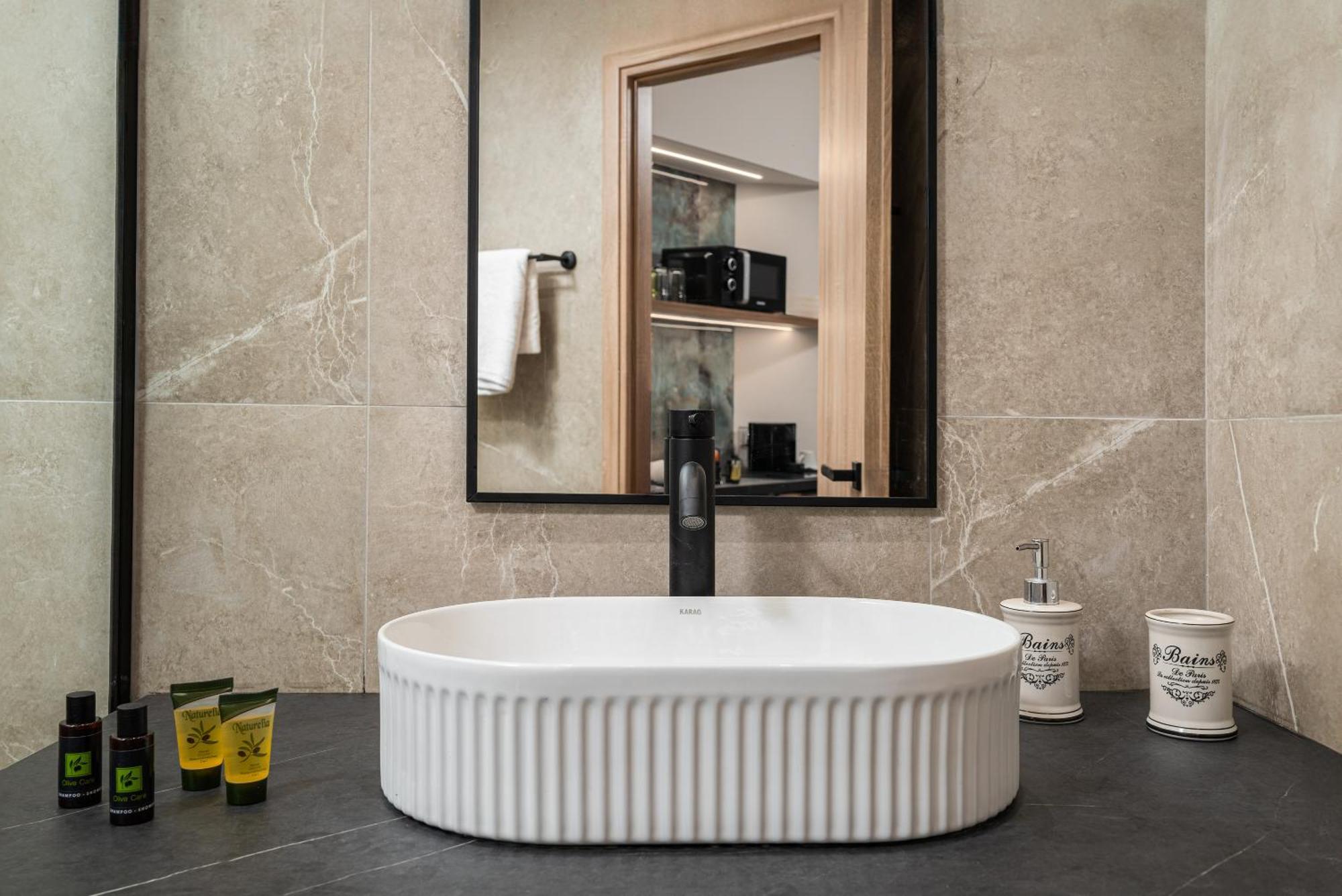 Makas Suites Херсонисос Екстериор снимка
